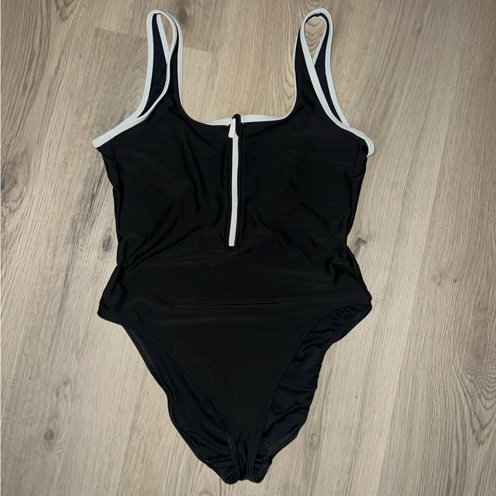 Old Navy Half-Zip One-Piece Swimsuit Size M Scoop Back Colorblock
